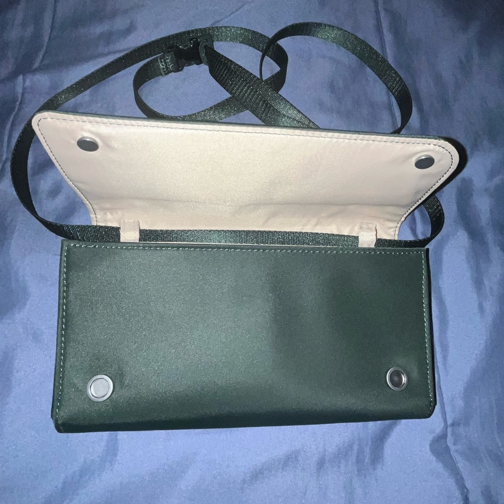π VGUC Lululemon Wallet Clutch Crossbody - Rainforest Green/Trench - Picture 4 of 14